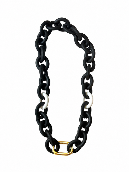 Black + White round chain
